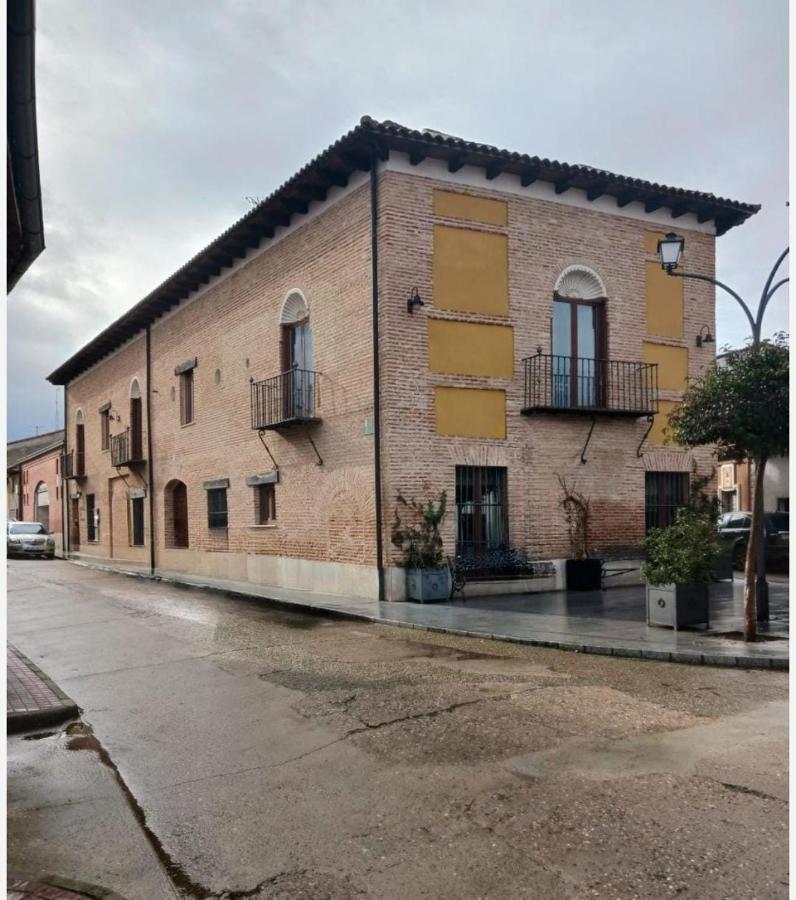 Hotel Restaurante Dona Elvira Nava del Rey Exterior photo